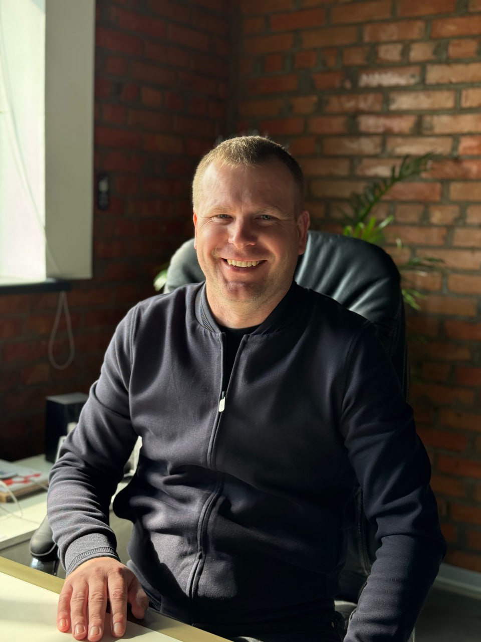 Володимир Юр